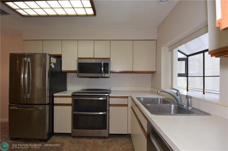  Condo & Townhome Photos