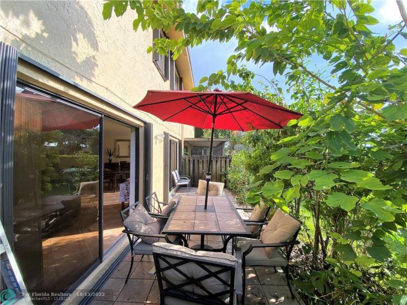 Condo & Townhome Photos
