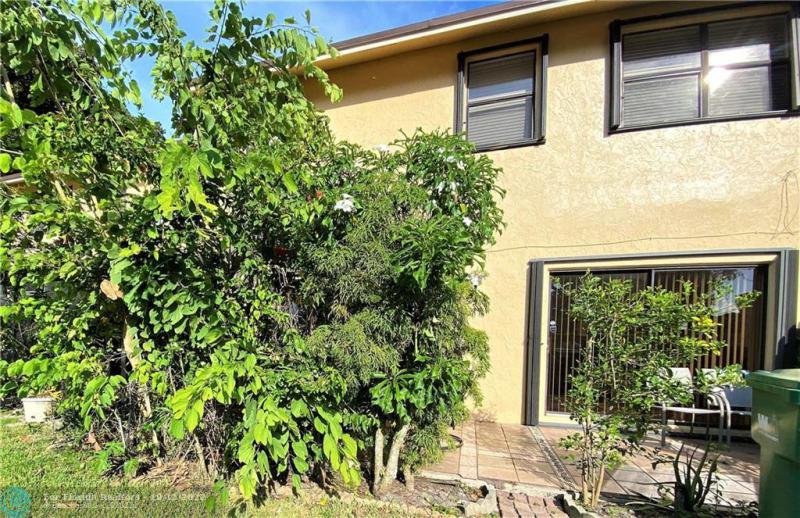  Condo & Townhome Photos