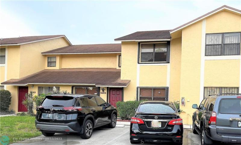  Condo & Townhome Photos
