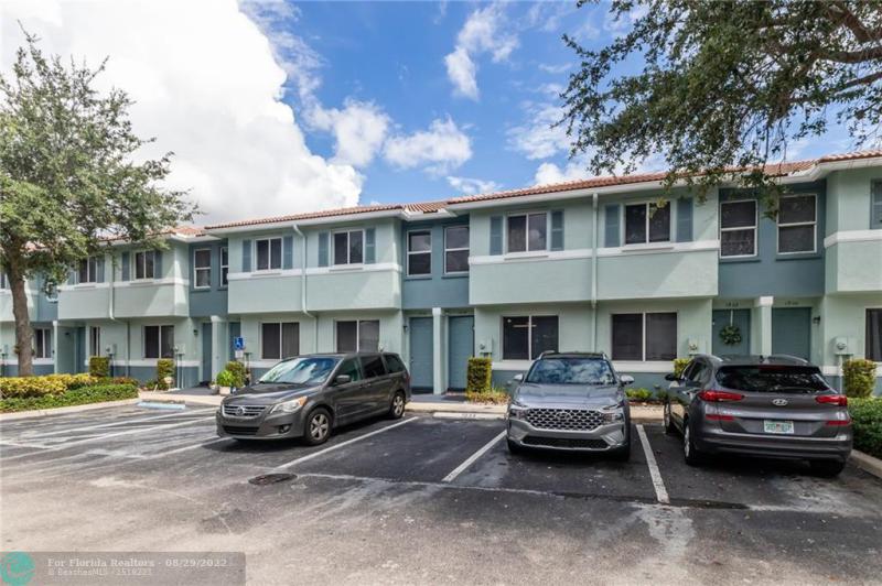  Condo & Townhome Photos
