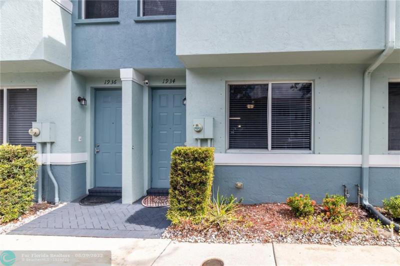  Condo & Townhome Photos