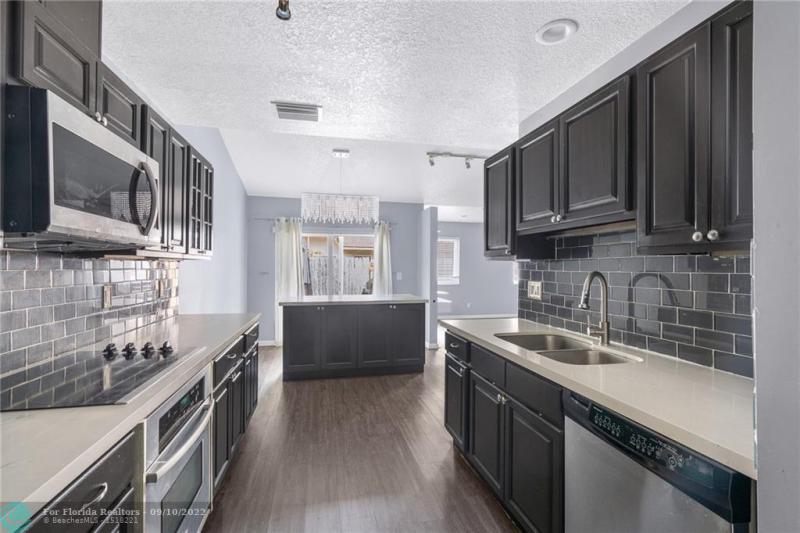  Condo & Townhome Photos