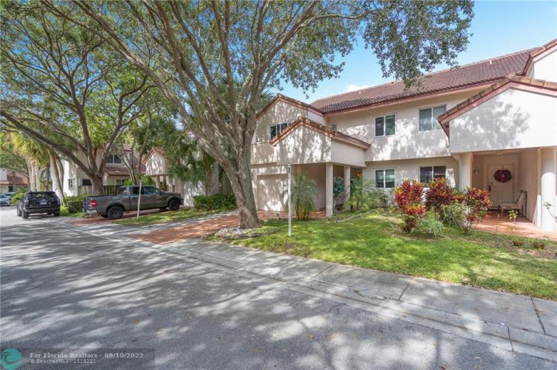  Condo & Townhome Photos