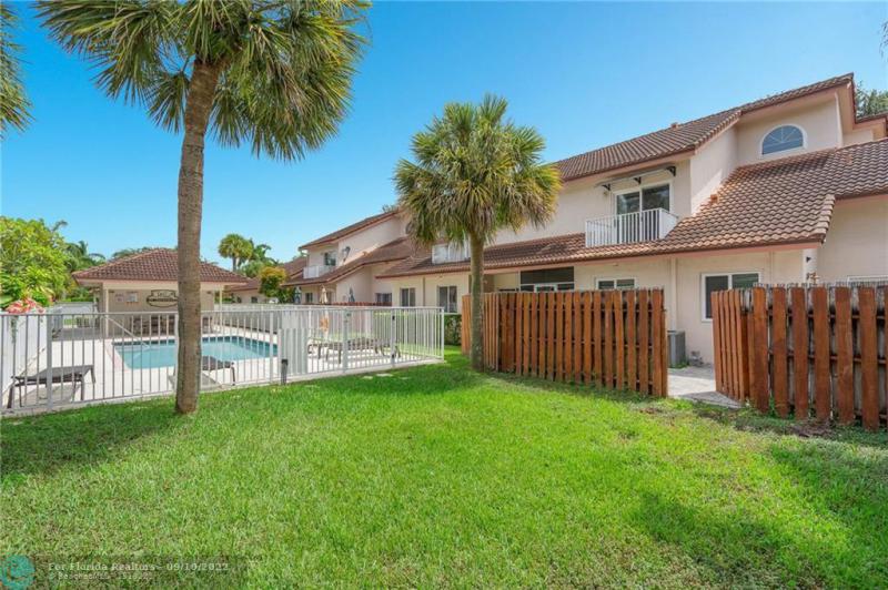  Condo & Townhome Photos