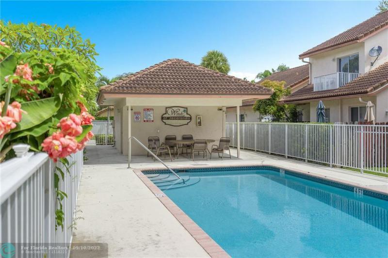  Condo & Townhome Photos