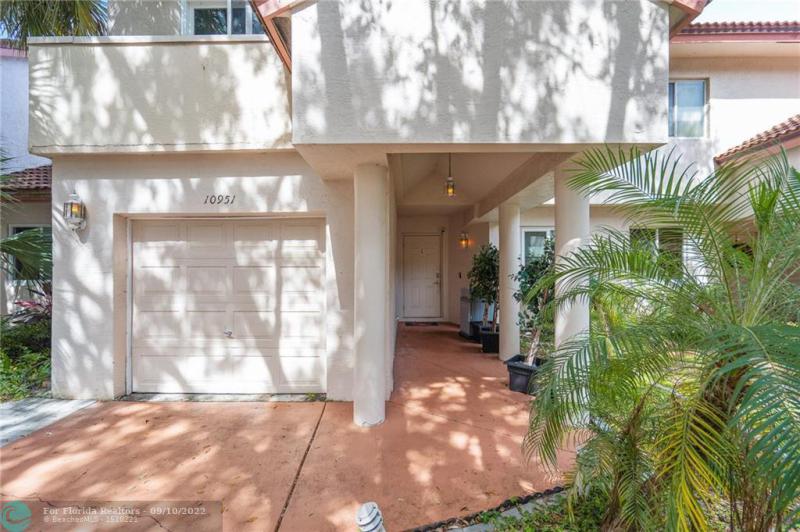  Condo & Townhome Photos