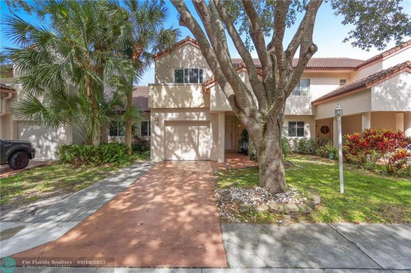  Condo & Townhome Photos