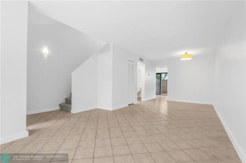  Condo & Townhome Photos