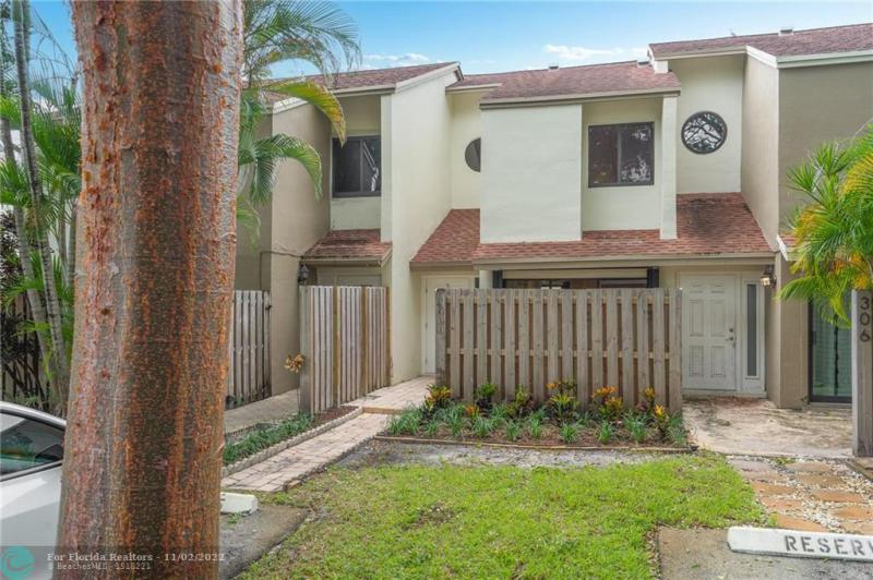  Condo & Townhome Photos