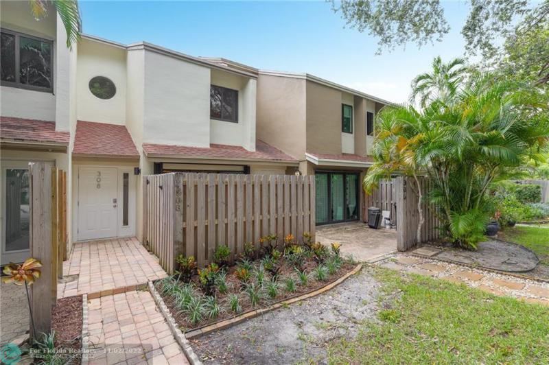  Condo & Townhome Photos