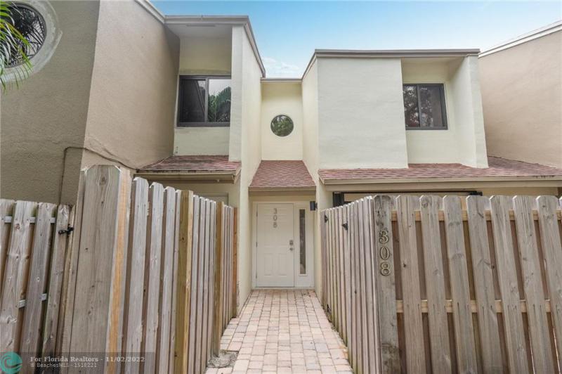  Condo & Townhome Photos