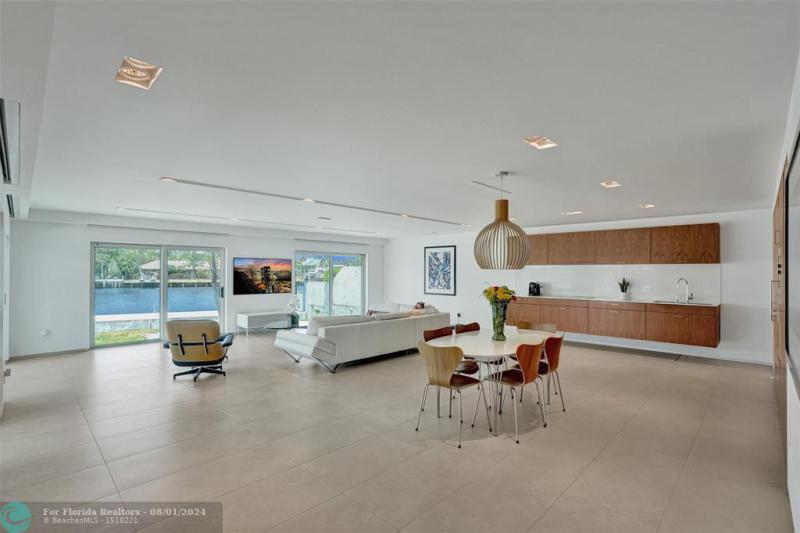  Single Family Homes Photo 12: 35 CASTLE HARBOR ISLE  Fort Lauderdale,  FL 33308