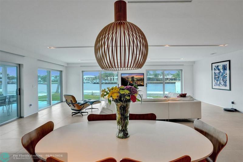  Single Family Homes Photo 14: 35 CASTLE HARBOR ISLE  Fort Lauderdale,  FL 33308