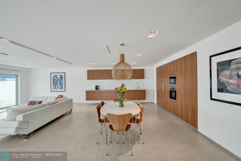  Single Family Homes Photo 16: 35 CASTLE HARBOR ISLE  Fort Lauderdale,  FL 33308