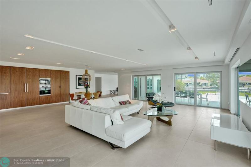  Single Family Homes Photo 19: 35 CASTLE HARBOR ISLE  Fort Lauderdale,  FL 33308