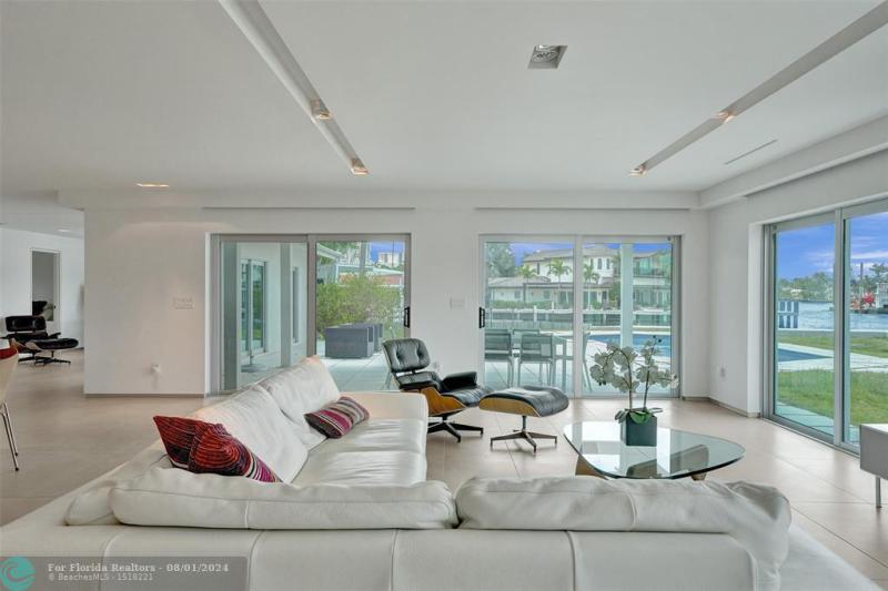  Single Family Homes Photo 24: 35 CASTLE HARBOR ISLE  Fort Lauderdale,  FL 33308