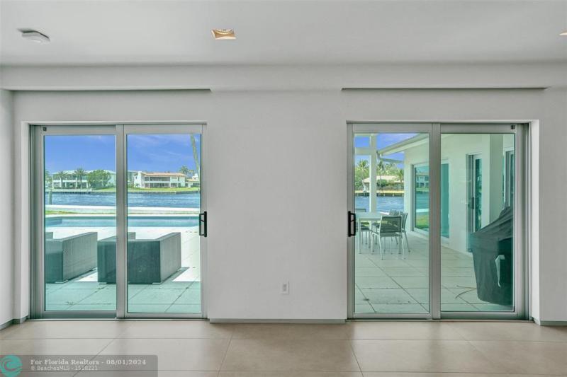  Single Family Homes Photo 26: 35 CASTLE HARBOR ISLE  Fort Lauderdale,  FL 33308