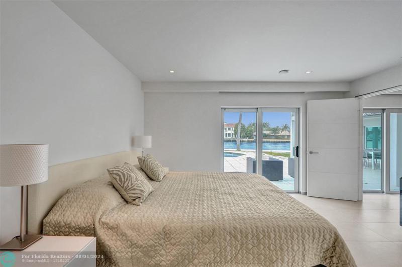  Single Family Homes Photo 32: 35 CASTLE HARBOR ISLE  Fort Lauderdale,  FL 33308