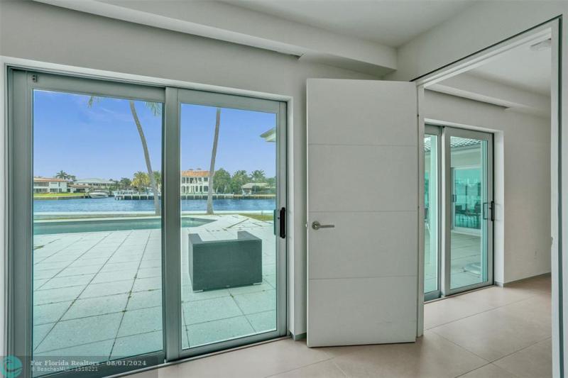  Single Family Homes Photo 35: 35 CASTLE HARBOR ISLE  Fort Lauderdale,  FL 33308