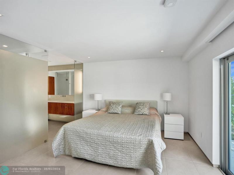  Single Family Homes Photo 36: 35 CASTLE HARBOR ISLE  Fort Lauderdale,  FL 33308