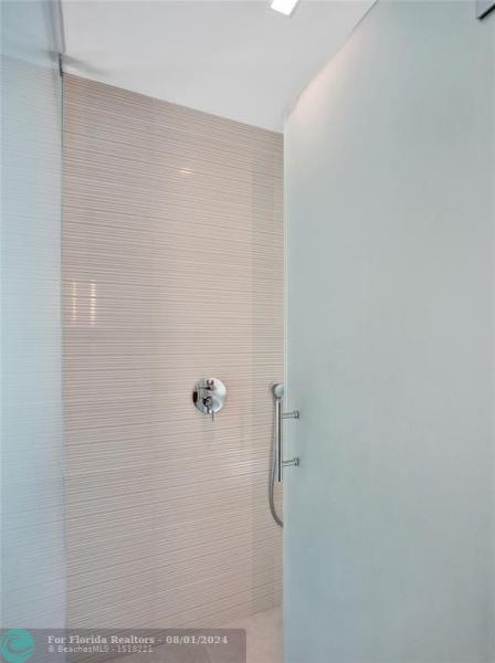  Single Family Homes Photo 40: 35 CASTLE HARBOR ISLE  Fort Lauderdale,  FL 33308