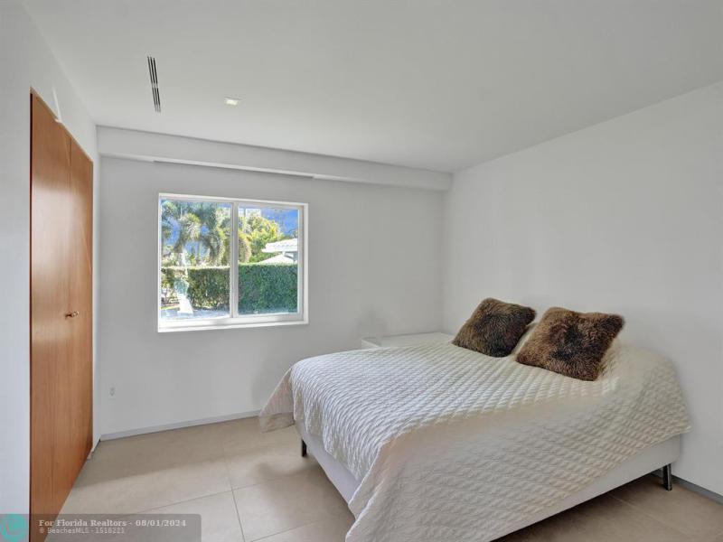  Single Family Homes Photo 41: 35 CASTLE HARBOR ISLE  Fort Lauderdale,  FL 33308