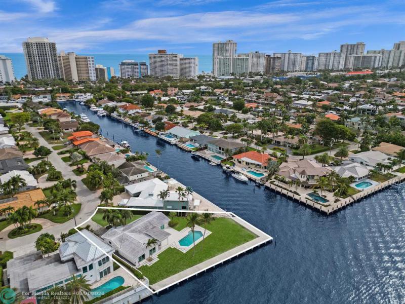  Single Family Homes Photo 57: 35 CASTLE HARBOR ISLE  Fort Lauderdale,  FL 33308