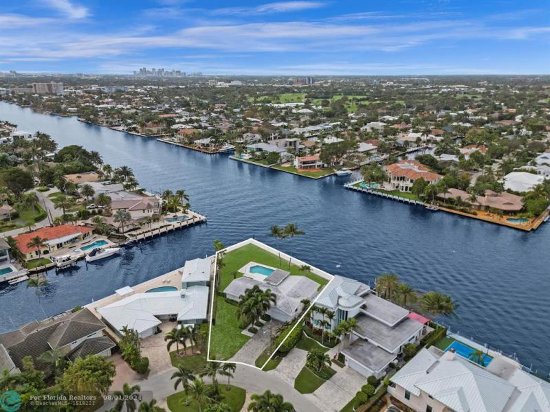  Single Family Homes Photo 60: 35 CASTLE HARBOR ISLE  Fort Lauderdale,  FL 33308