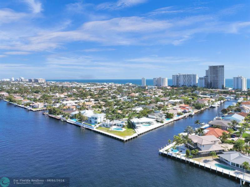  Single Family Homes Photo 64: 35 CASTLE HARBOR ISLE  Fort Lauderdale,  FL 33308