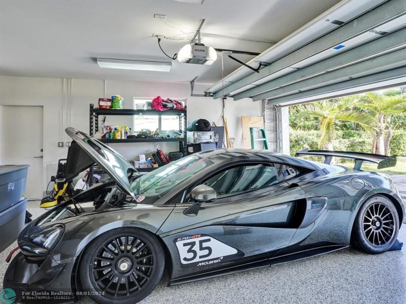  Single Family Homes Photo 8: 35 CASTLE HARBOR ISLE  Fort Lauderdale,  FL 33308