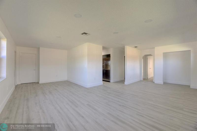 Single Family Homes Photo 10: 716 NW 7th Ct  Florida City,  FL 33034