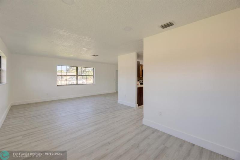  Single Family Homes Photo 12: 716 NW 7th Ct  Florida City,  FL 33034
