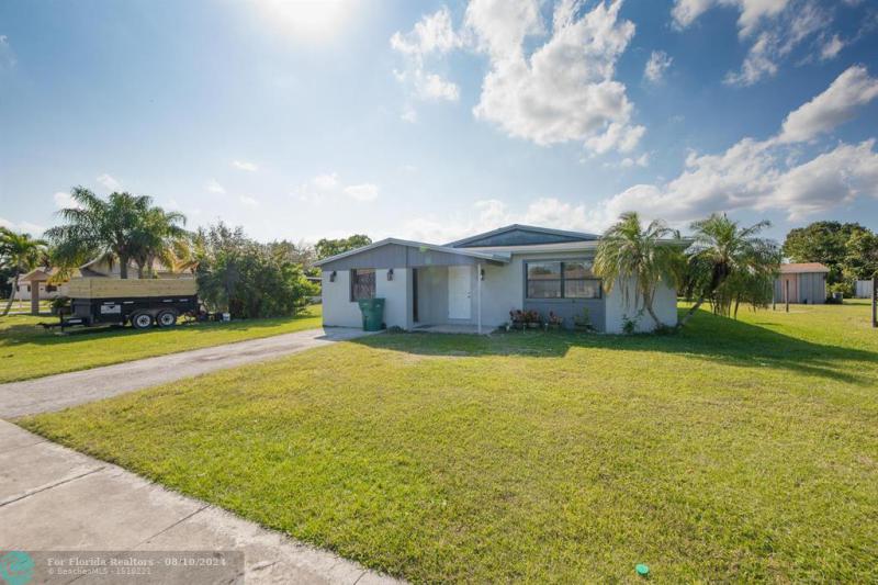  Single Family Homes Photo 2: 716 NW 7th Ct  Florida City,  FL 33034