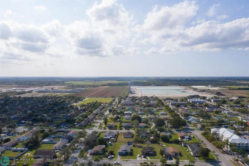  Single Family Homes Photo 3: 716 NW 7th Ct  Florida City,  FL 33034