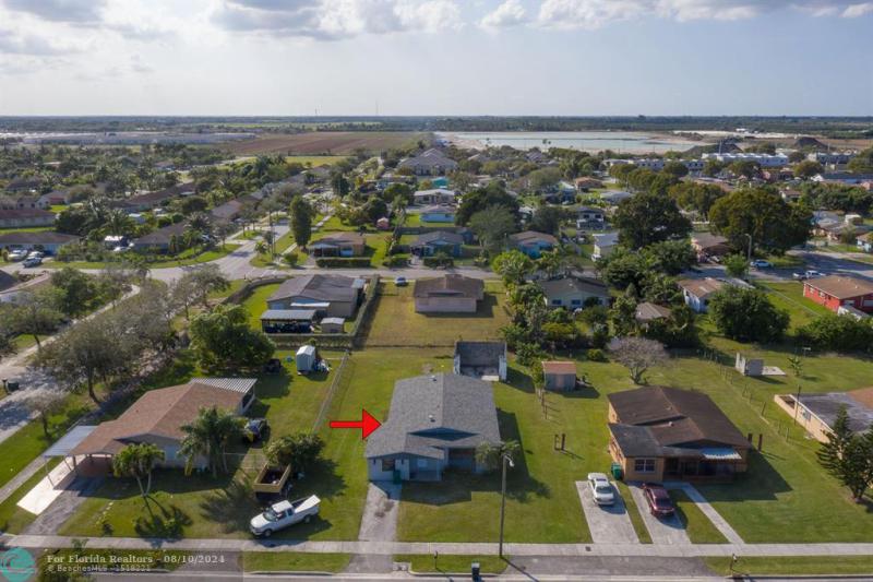  Single Family Homes Photo 4: 716 NW 7th Ct  Florida City,  FL 33034