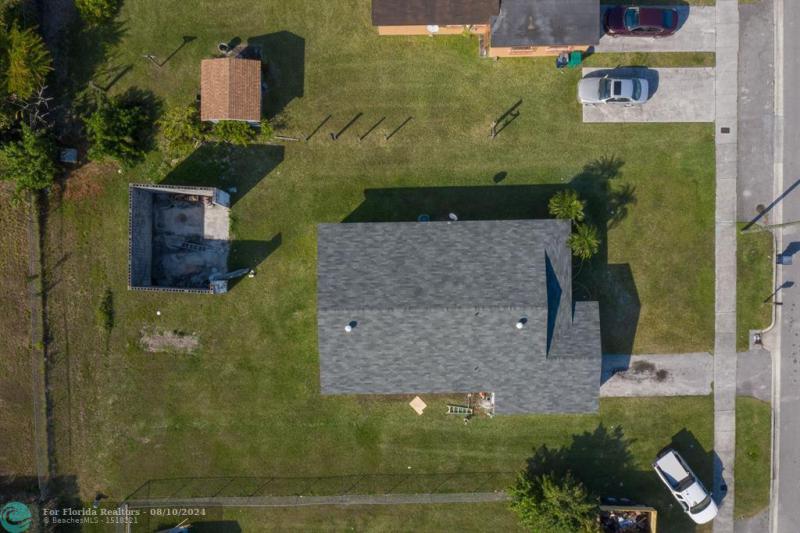  Single Family Homes Photo 5: 716 NW 7th Ct  Florida City,  FL 33034