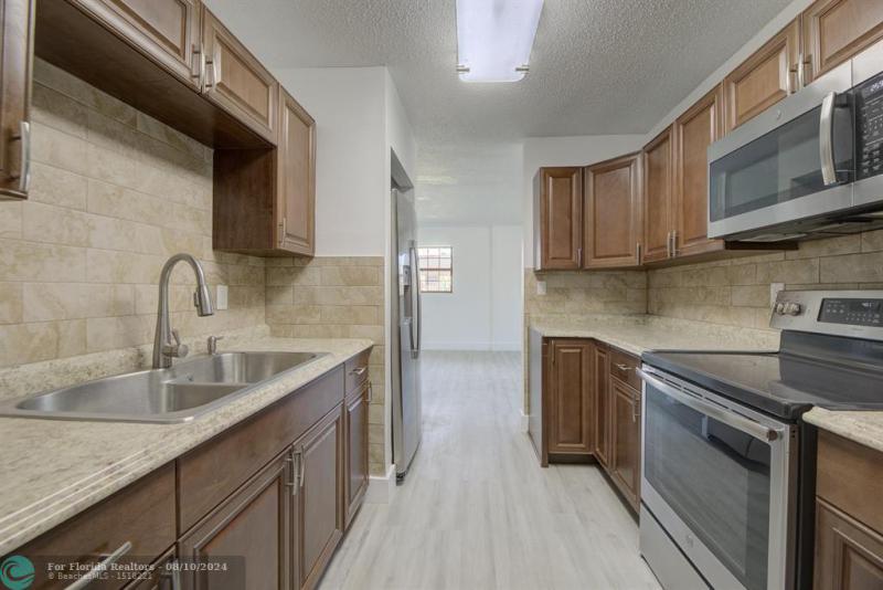  Single Family Homes Photo 7: 716 NW 7th Ct  Florida City,  FL 33034