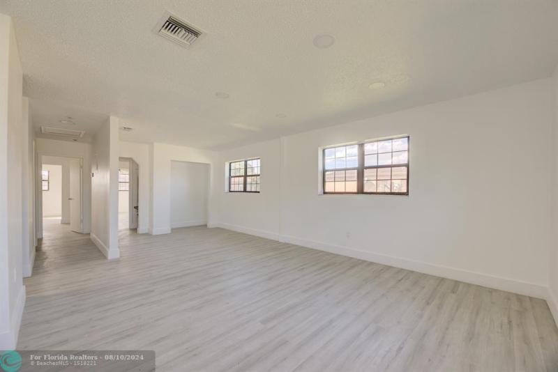  Single Family Homes Photo 9: 716 NW 7th Ct  Florida City,  FL 33034
