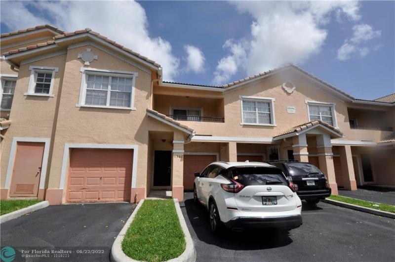  Condo & Townhome Photos