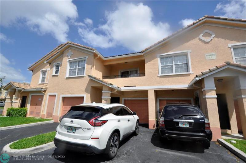  Condo & Townhome Photos