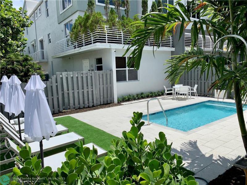  Condo & Townhome Photos