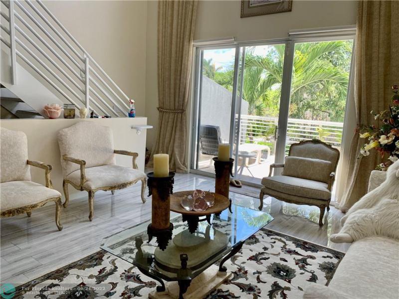  Condo & Townhome Photos