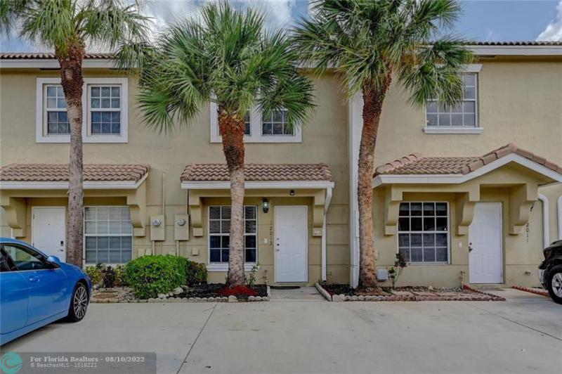  Condo & Townhome Photos