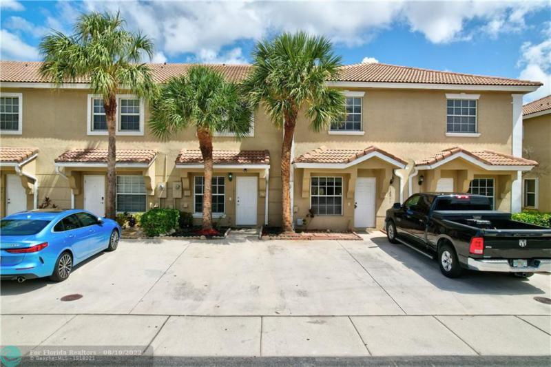  Condo & Townhome Photos