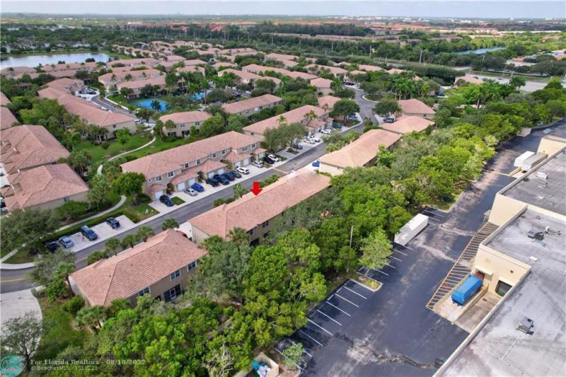  Condo & Townhome Photos