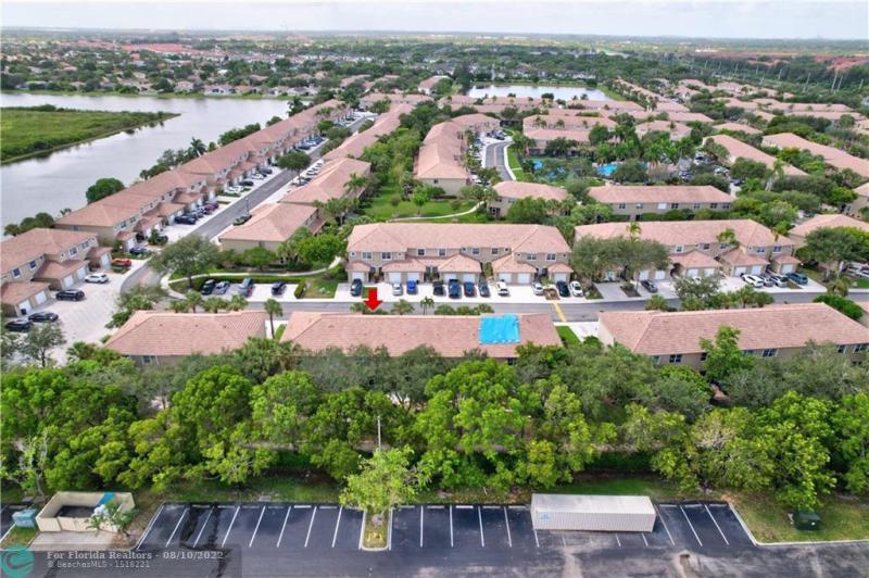  Condo & Townhome Photos