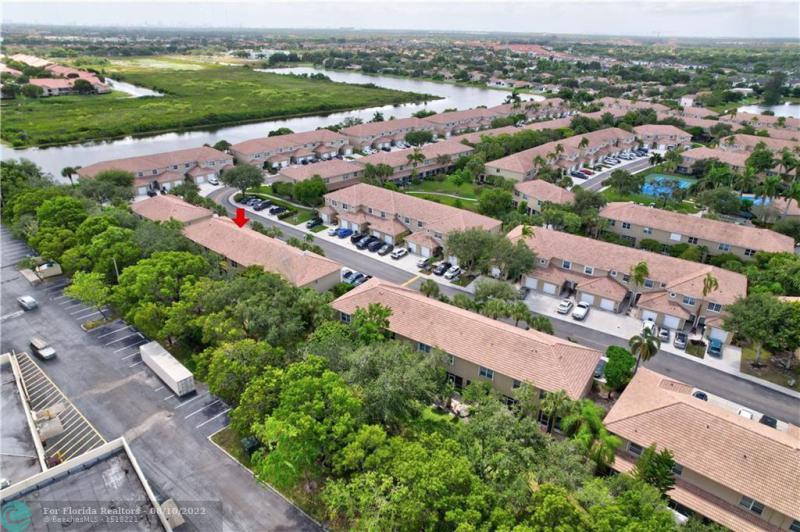  Condo & Townhome Photos