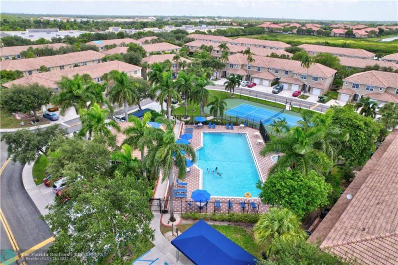  Condo & Townhome Photos