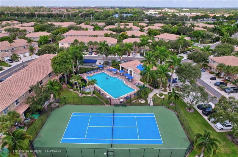  Condo & Townhome Photos